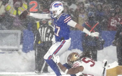 Josh Allen anota por aire, tierra y recibiendo para que Bills aplastaran 35-10 a 49ers