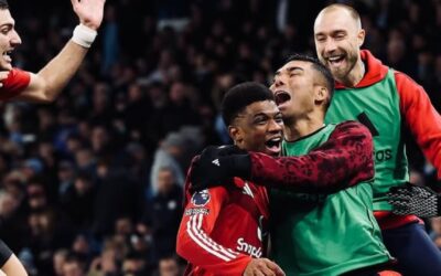 United sorprende y remonta para vencer 2-1 al City en el derbi de Manchester