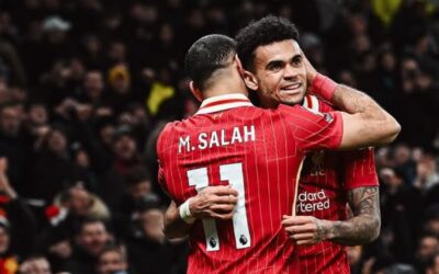 Liverpool aplasta 6-3 a Everton y toma 4 puntos de ventaja en Inglaterra; el Man United tropieza