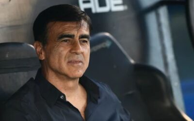 Gustavo Quinteros se va de Vélez y asumiría como técnico de Gremio de Porto Alegre