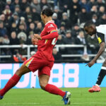 Liverpool cede terreno en la Premier y Man City rompe racha sin victorias