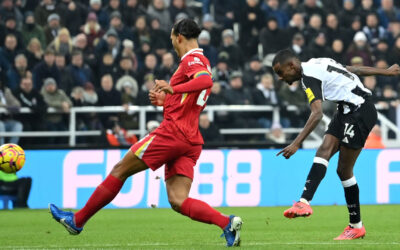 Liverpool cede terreno en la Premier y Man City rompe racha sin victorias