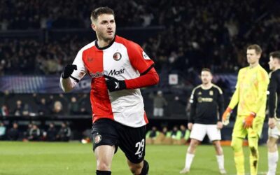 Santi Giménez se luce en goleada del Feyenoord en Champions