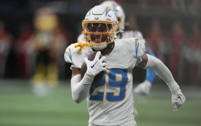 Still logra dos intercepciones, devuelve una para TD, y Chargers derrotan 17-13 a los Falcons