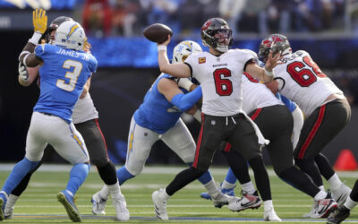 Mayfield lanza 4 TDs, 2 a Evans, Bucs dominan y aplastan 40-17 a Chargers