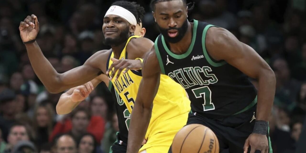 Jaylen Brown anota 44 puntos, récord de temporada, y los Celtics superan 142-105 a los Pacers