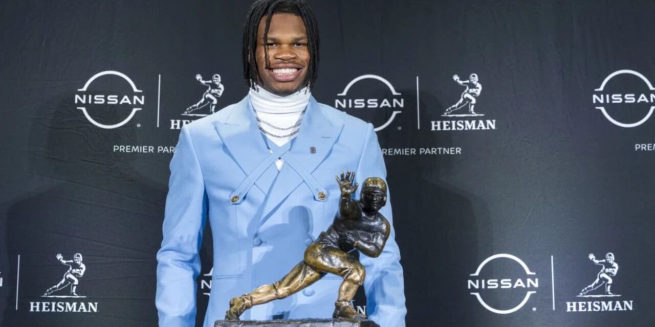 Travis Hunter de Colorado gana Trofeo Heisman al mejor jugador de fútbol universitario