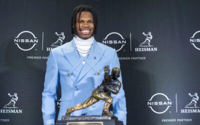 Travis Hunter de Colorado gana Trofeo Heisman al mejor jugador de fútbol universitario