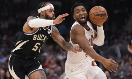 Cavaliers mejoran su récord en casa a 15-1 con victoria por 124-101 sobre los Bucks