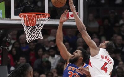 Towns logra 24 puntos y 15 rebotes y Knicks vencen 113-108 a Raptors