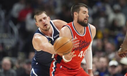 Los Nuggets aplastan 120-98 a los Clippers, a pesar de una noche discreta de Jokic