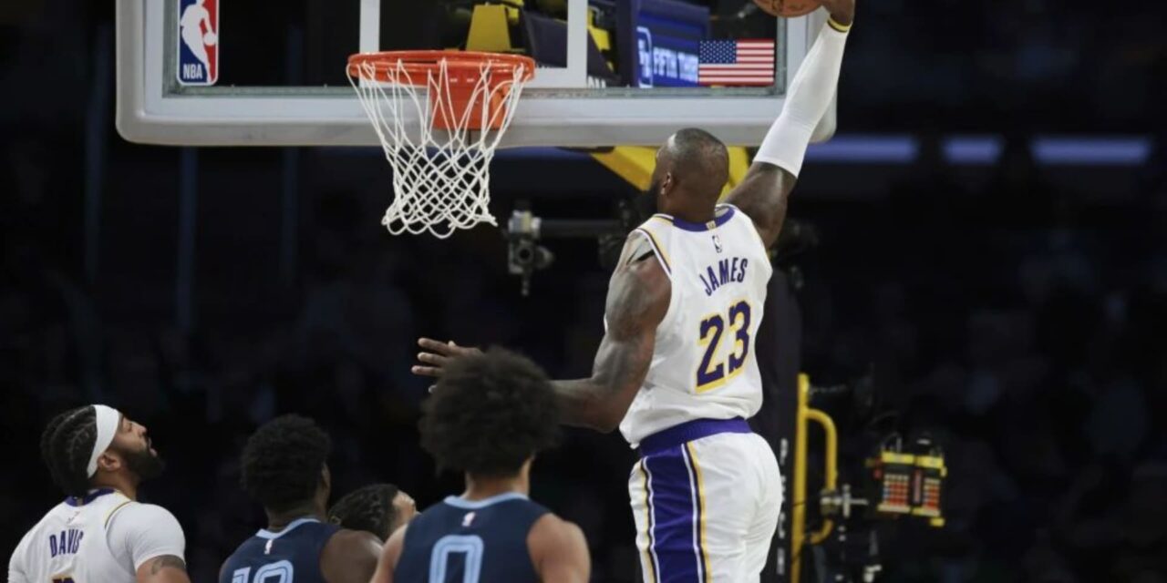 Anthony Davis anota 40 puntos y LeBron James 18 en su regreso y Lakers ganan a Grizzlies 116-110