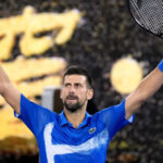 Novak Djokovic vence a Carlos Alcaraz y se acerca a su 25to título de Grand Slam