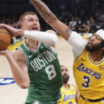 Davis y Reaves llevan a Lakers a victoria fácil de 117-96 sobre Celtics