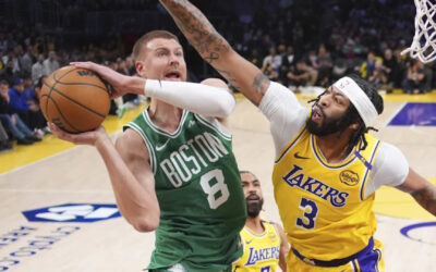 Davis y Reaves llevan a Lakers a victoria fácil de 117-96 sobre Celtics