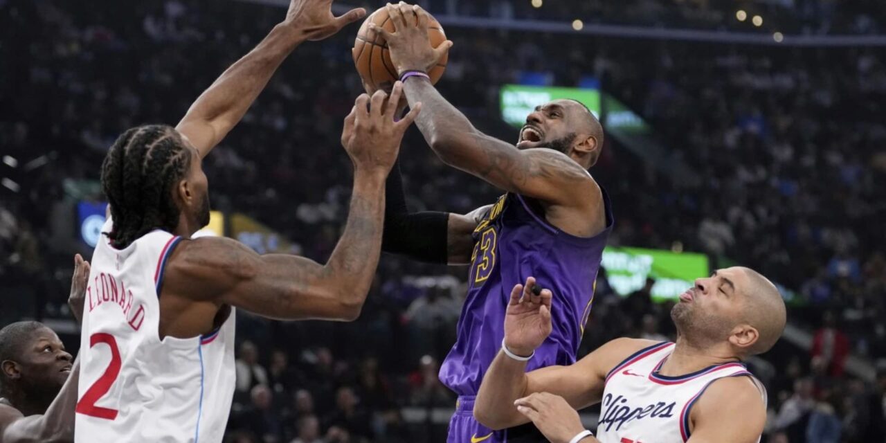 Powell y Clippers derrotan 116-102 a James y Lakers en su primera visita al Intuit Dome