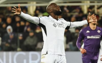 Napoli se distancia por 3 puntos en la cima de la Serie A tras golear 3-0 a Fiorentina