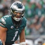 Eagles confían en que contarán con su estelar QB, Jalen Hurts