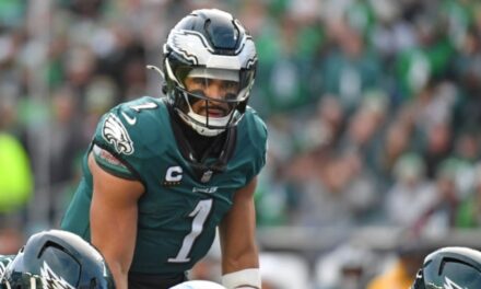 Eagles confían en que contarán con su estelar QB, Jalen Hurts