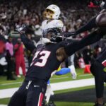 Texans interceptan a Herbert 4 veces y vencen 32-12 a Chargers en ronda de comodines