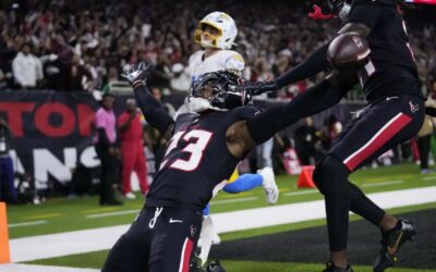 Texans interceptan a Herbert 4 veces y vencen 32-12 a Chargers en ronda de comodines