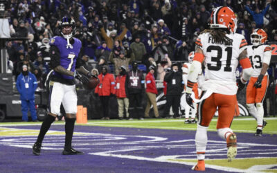 Ravens asegura AFC Norte tras vencer 35-10 a Cleveland; Jackson supera las 4.000 yardas