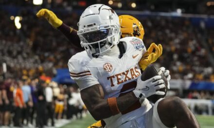 Texas evita una gran sorpresa y vence a Arizona State 39-31 en doble tiempo extra en el Peach Bowl