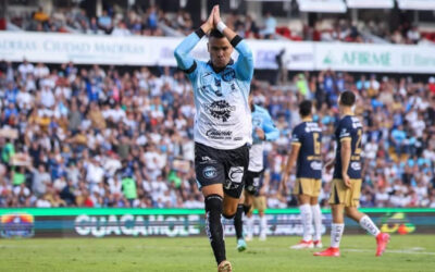 Pumas no puede contra diez jugadores de Gallos