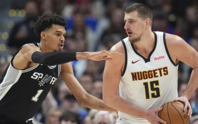 Jokic y Nuggets vencen 122-111 a Spurs en tiempo extra en el cumpleaños 21 de Wembanyama