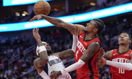 Rockets vencen 110-99 a los Mavericks y rompen racha de 2 derrotas