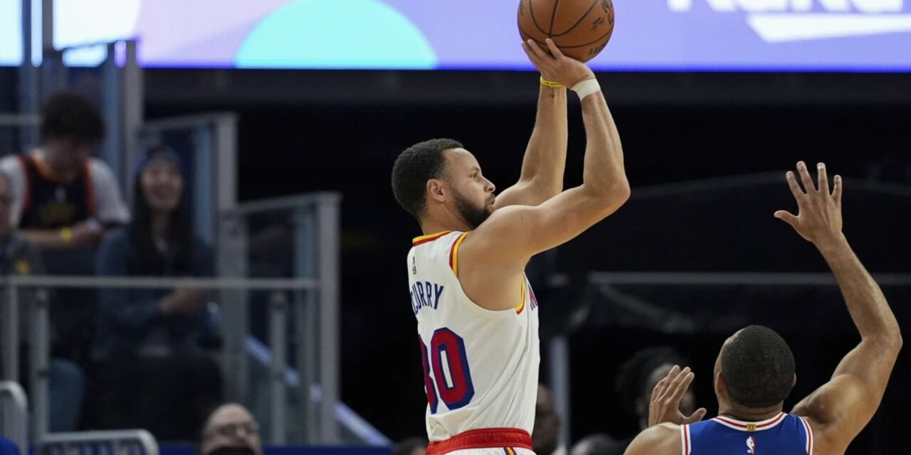 Stephen Curry anota 30 puntos y acierta sus 8 triples en la victoria de Warriors 139-105 sobre 76ers