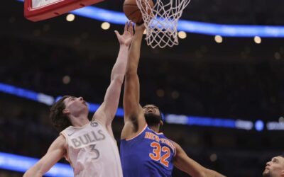 White anota nueve triples y 33 puntos; Bulls vencen 139-126 a Knicks tras homenaje a Rose