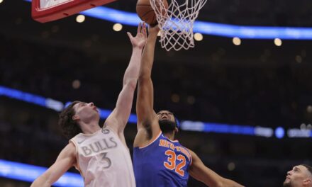 White anota nueve triples y 33 puntos; Bulls vencen 139-126 a Knicks tras homenaje a Rose