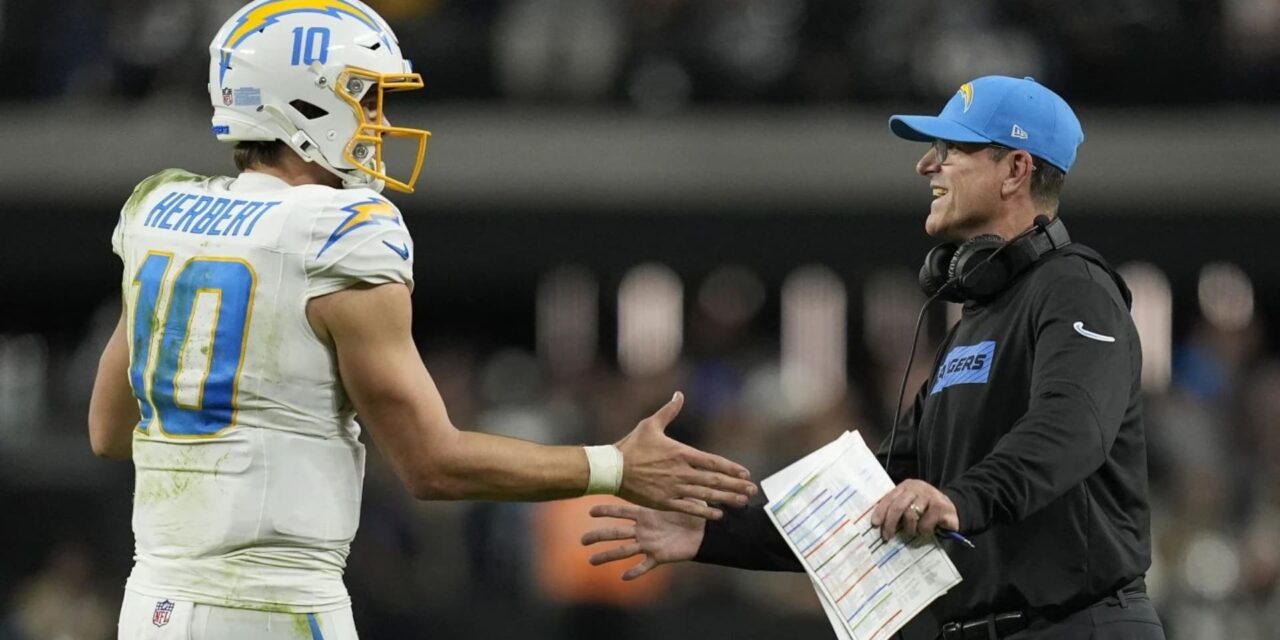 Justin Herbert y los Chargers aseguran el quinto puesto de la AFC con victoria 34-20 sobre Raiders