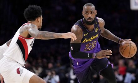 LeBron James y Max Christie lideran sexta victoria en 8 juegos para los Lakers