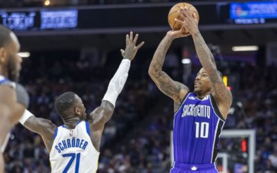 DeRozan anota 32 puntos para que Kings remonten y venzan 123-117 a Warriors