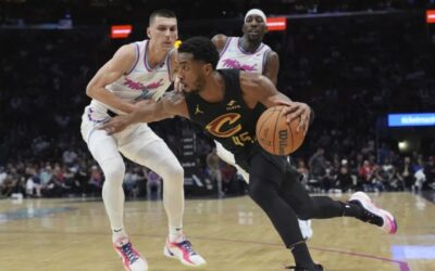 Donovan Mitchell anota 34 puntos y los Cavaliers ganan de punta a punta 126-106 al Heat