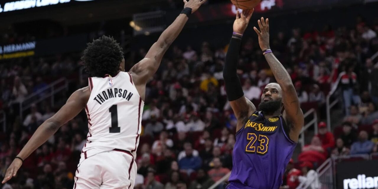 Robo de VanVleet asegura victoria de Rockets 119-115 sobre Lakers