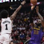 Robo de VanVleet asegura victoria de Rockets 119-115 sobre Lakers