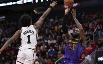 Robo de VanVleet asegura victoria de Rockets 119-115 sobre Lakers