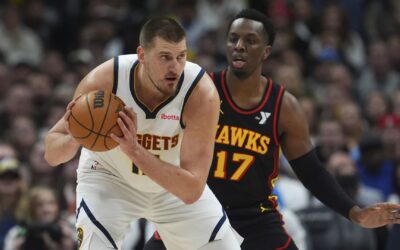 Jokic logra triple-doble y los Nuggets vencen 139-120 a los Hawks