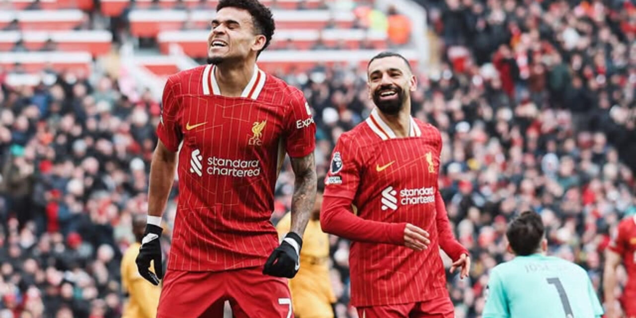 Luis Díaz y Mohamed Salah afianzan a Liverpool en la cima de la Liga Premier