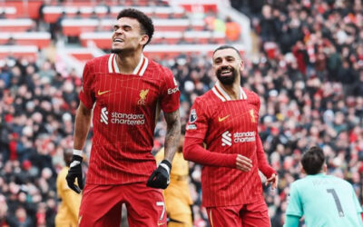 Luis Díaz y Mohamed Salah afianzan a Liverpool en la cima de la Liga Premier