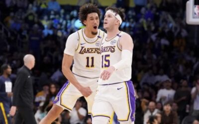 Reaves anota 45 puntos, un récord personal, y Lakers vencen a Pacers 124-117 sin LeBron ni Doncic