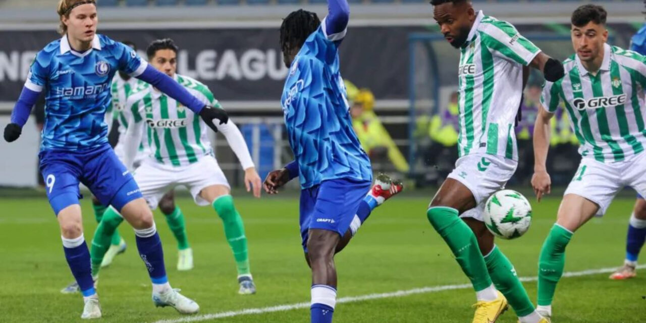 El Betis ya mira a los octavos tras golear en el campo del Gante