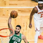 Jayson Tatum anota 25 puntos en la victoria de los Celtics 118-105 sobre Knicks