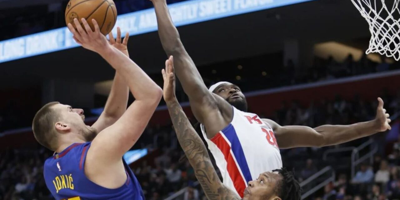 Jokic logra triple-doble y Nuggets vencen 134-119 a Pistons para cortarles racha de 8 triunfos