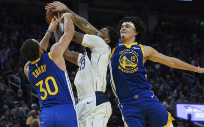 Stephen Curry anota 30 puntos y los Warriors vencen 126-102 a los Mavericks