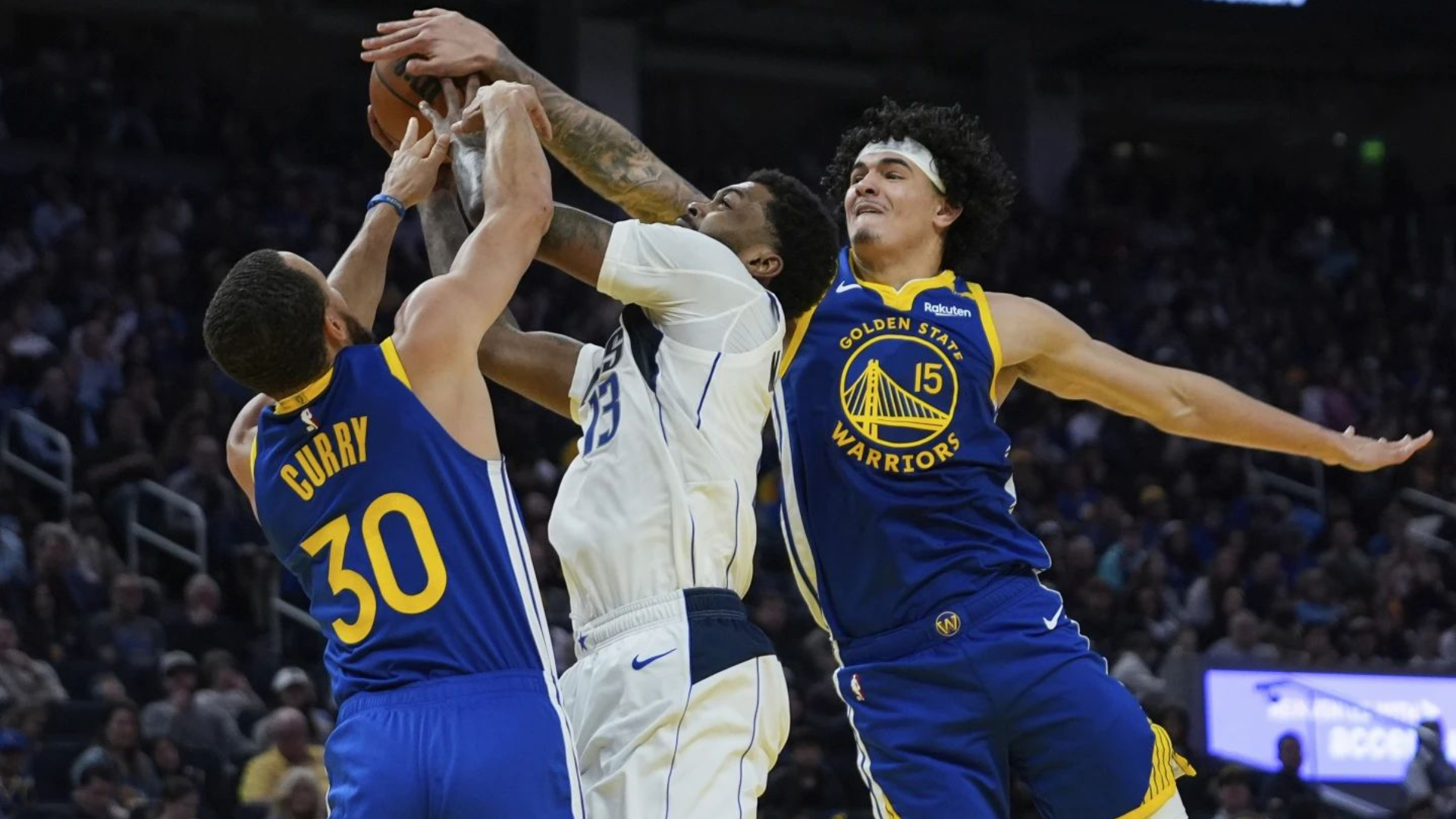 Stephen Curry anota 30 puntos y los Warriors vencen 126-102 a los ...