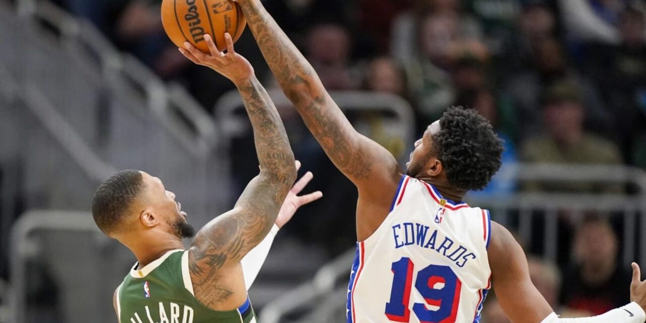 Lillard lidera a los Bucks en victoria 135-127 sobre los 76ers, sin contar con Antetokounmpo